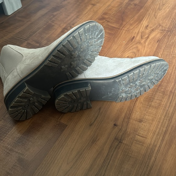 Woman’s boot - Picture 4 of 6